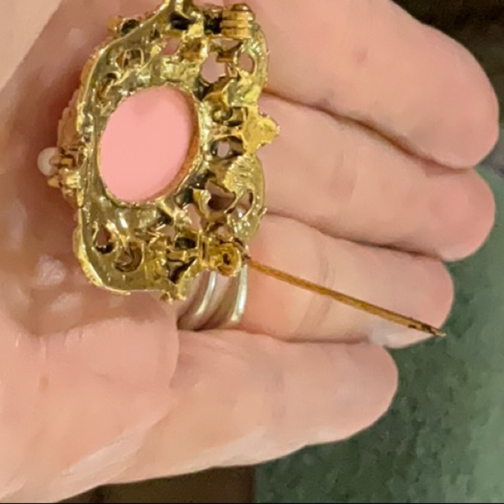Vintage Pink Hummingbird Cameo Brooch Gold Tone Faux Pearl Ornate Frame - Picture 12 of 12